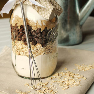 Chocolate and Oatmeal Cookies in a Jar