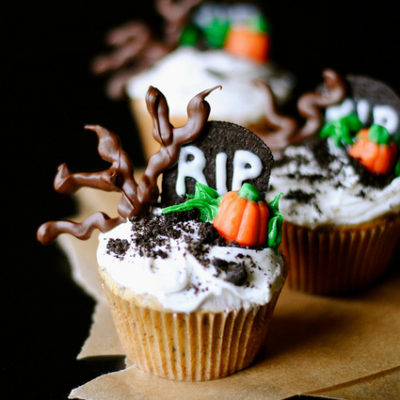 Spooky Graveyard Halloween Cupcakes